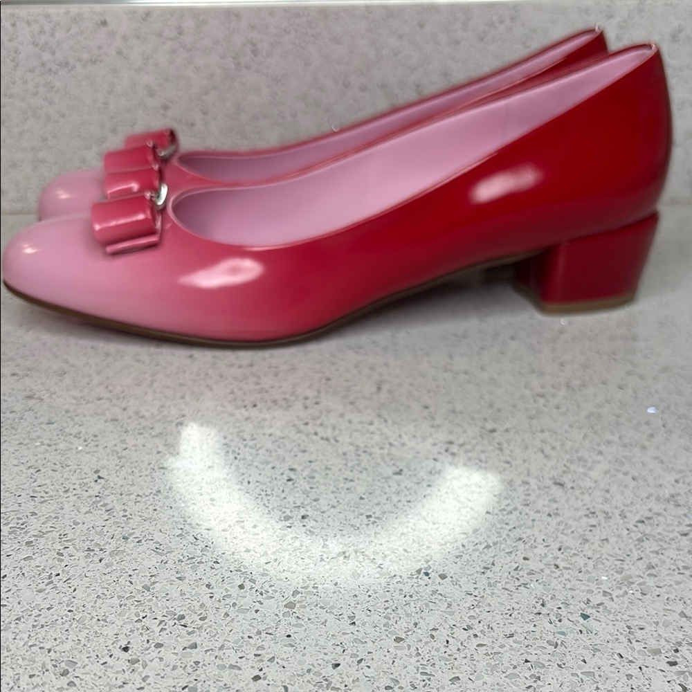 Salvatore Ferragamo Bubble Gum Pink Vara Degr 2.0cm Bow Patent Leather NWT - Picture 2 of 6